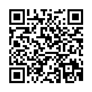然后又在威廉面前故意亮了亮纤长的手指二维码生成