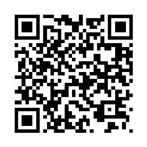然后又在自己的脖子上轻轻地划过二维码生成