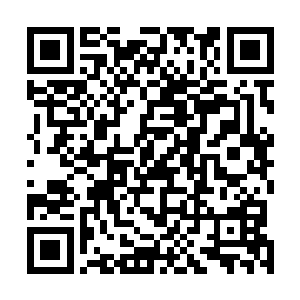 然后在三十里外找到正躲在一块巨大的山石后面的王逸风二维码生成