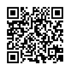 然后在房顶上找了个舒服的位置坐下二维码生成