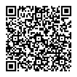 然后对着警卫队的人说了一下阿美达号事情的经过然后签上了字就向着格洛斯特奔来二维码生成