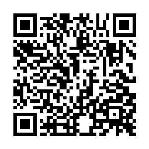 然后将她手里的那几张白纸狠狠地甩在了他的脸上二维码生成