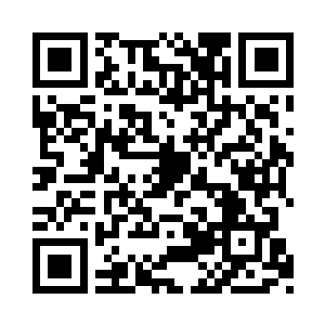 然后就取出了一块晶莹剔透的水晶佩递了过去二维码生成