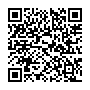 然后就看到飞车进来的倾斜往下进入地下的通道口二维码生成