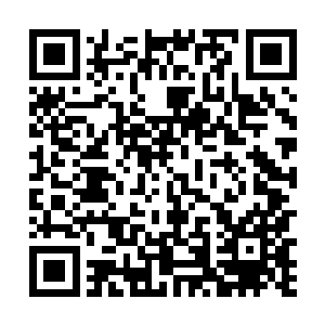 然后左脚外脚背将巴拉克传来的足球轻轻向外一蹭……二维码生成