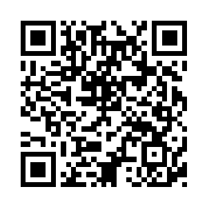 然后带领大家走到顶楼中间一个天窗面前二维码生成