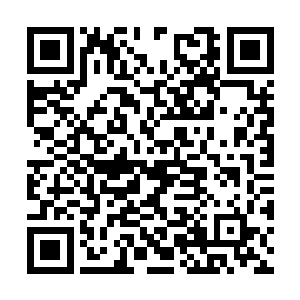 然后引着杨戬三个人来到了不远处的一张桌子旁边二维码生成