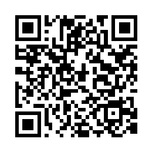 然后手指灵巧的将一头雪白的银丝挽了起来二维码生成