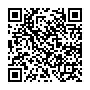 然后才施施然地走到已经被震伤的年轻人一伙那里二维码生成