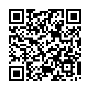 然后把下巴放在了机器的架子上面二维码生成