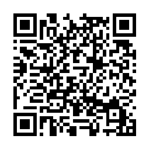 然后按照符笔的吩咐在一处悬崖上打入了一套手诀二维码生成