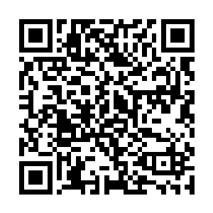 然后无人操纵的拖拉机就在没有关闭的发动机带动下二维码生成