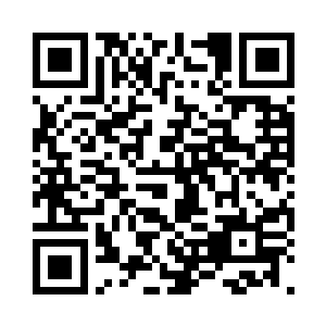 然后猛的一展折扇对着大红的头顶一拍道二维码生成