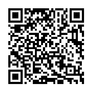 然后用手指抓住魔族男爵手上的一根黝黑的大筋二维码生成