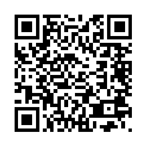 然后用收紧钢丝的力量硬生生地将自己吊上去二维码生成