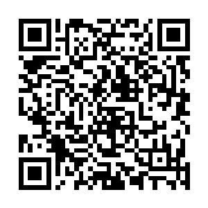 然后用每个人都能够清晰听到的声音一个字一个字地说道二维码生成