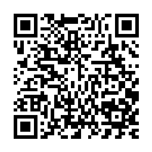 然后直接带着龙傲天朝着二楼的拐角处的一个包厢的方向走去二维码生成