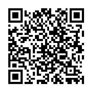 然后眼神立即朝着角落处无所事事一般的申亮递了一个眼神二维码生成