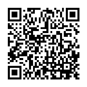 然后紫风剑就在地上不断的刻画着一个复杂的六芒星阵二维码生成