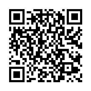 然后给两支景德镇产的软卧专用陶瓷杯倒上水二维码生成