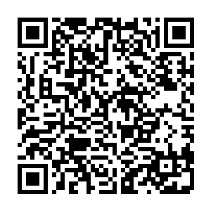 然后脸上露出自以为很迷人很酷的笑容朝正从车上下来的沈丽缇迎上去道二维码生成