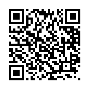 然后自然的微微弯腰牵起流墨墨的小手二维码生成