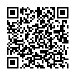 然后还伸手轻轻的拂了拂肩头根本不存在的灰尘二维码生成