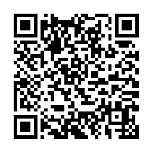 然后配合设计师做一些独立的小品牌在自己的商场卖二维码生成