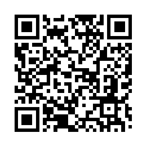 然后面前的五台显示器屏幕同时打开二维码生成