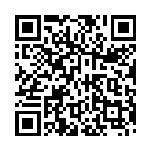 然而在他后方的士兵却犹豫了片刻才终于跟上二维码生成