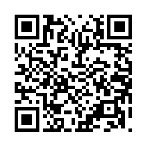 然而眼睛却在不错神的注视着怀中的婴儿二维码生成