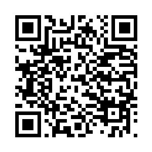 照片之中的这个红衣男人已经不见了二维码生成