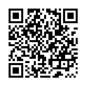 熊孩子从老伯手里接过哪吒三太子和麻姑献寿二维码生成