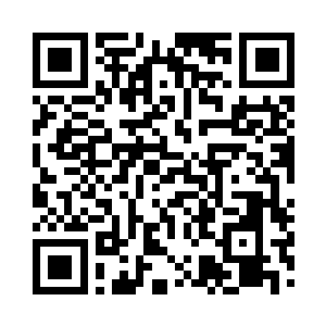 燕拓也并没有因为元冬冷淡的态度而远离二维码生成