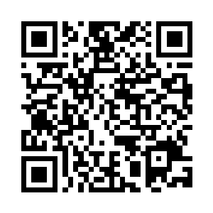 爱德华在餐厅里做好了满桌的美味二维码生成