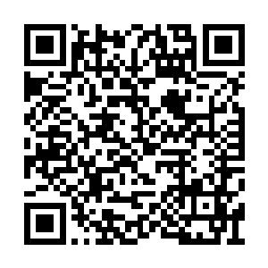 父亲早逝之后她们母子被正房赶出家门流落街头二维码生成