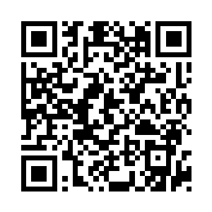牛登朝左边第二位的一个木讷中年人看了一眼二维码生成