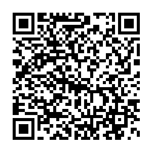 牟天博听巴克小声讲述了当时陡然发现对方有疑点抢夺枪支的混乱二维码生成