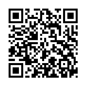 牟晨菲双手捂在脸颊两侧似乎有点不好意思二维码生成