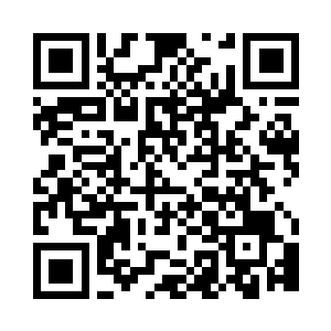 牟晨菲穿上一条巴黎手工墨染银花连衣裙二维码生成