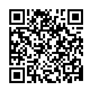 牢牢地盯着她那双泪水在眼眶里打转的双眼二维码生成