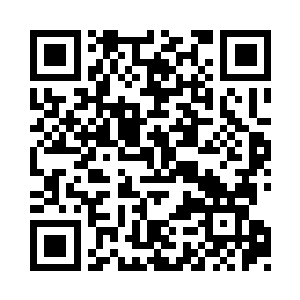 特别突兀特别清晰地出现在了互动屏幕中――二维码生成