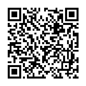 特工的尸体再一次的变成了直升飞机驾驶员的模样二维码生成