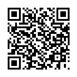 狐疑了看着同样笑得有些莫名的母亲二维码生成