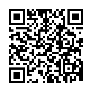 狠狠捶打着攀附在车壁和车顶上的人们二维码生成