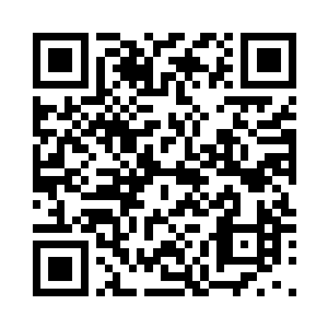 狠狠的瞪着在场的七十一名受训士兵二维码生成