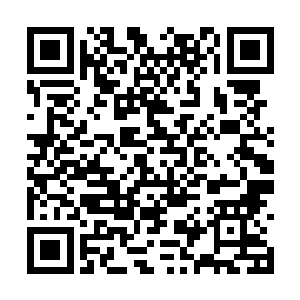 独孤敏解下了腰间的一枚玉佩放在了独孤鸿的掌心二维码生成