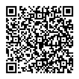 狼牙棒看起來很重的样子 菲尼斯将狼牙棒的一端放在地上 发出了铿的一声巨响二维码生成