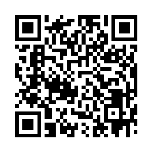 猴子吧唧吧唧嘴将咬在嘴里的桃子咽了下去二维码生成