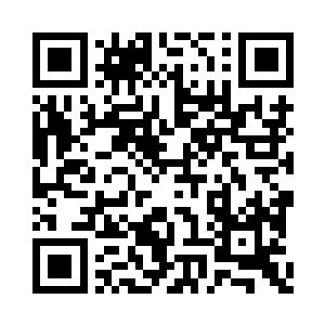 王伦一只胳膊搭在弓着腰诉苦的王定六肩膀上二维码生成